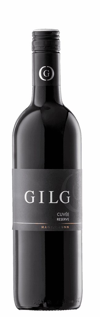 Eine dunkle Glasflasche GILG Cuvée Reserve mit schwarzem Etikett und silbernem Text, gekrönt von einem versiegelten schwarzen Deckel mit silbernem G-Logo.
