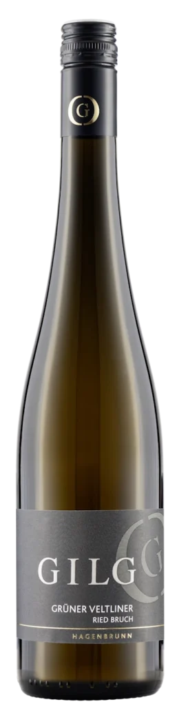 Eine dunkle Glasflasche GILG Grüner Veltliner Ried Hofmauer mit schwarzem Etikett und silbernem Text, gekrönt von einem versiegelten schwarzen Deckel mit silbernem G-Logo.