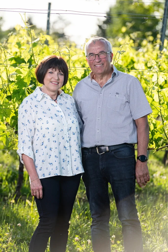 Ludwig Und Maria Gilg an einen Sonnigen Tag im Weingarten
